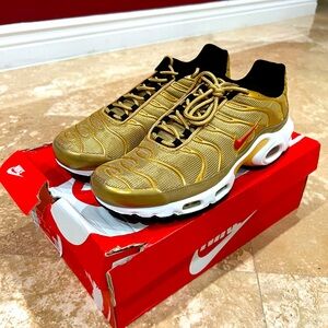 Nike Air Max Plus Metallic Gold
